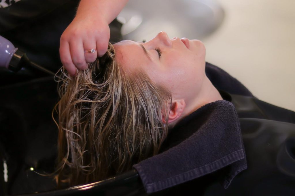 Professionele haarverzorging producten voor glanzend en gezond haar zonder doffe uitstraling